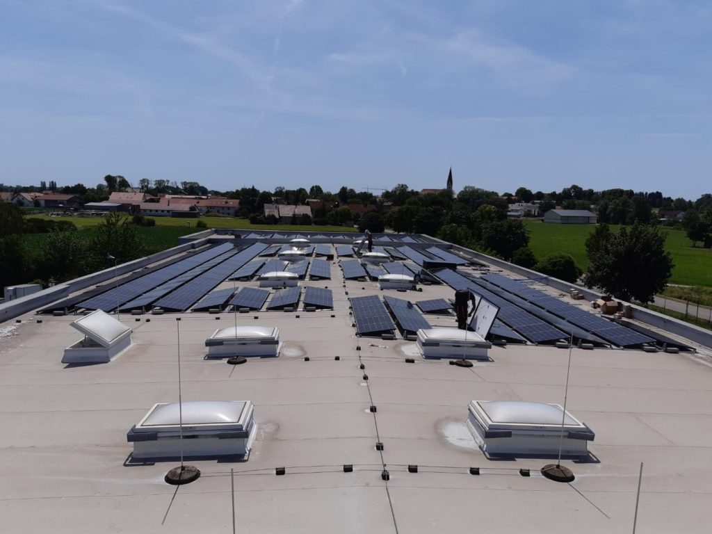 bau photovoltaik anlage auf flachdach